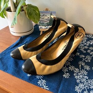 Chanel Women's Two-Tone Cap Toe Vintage Pumps